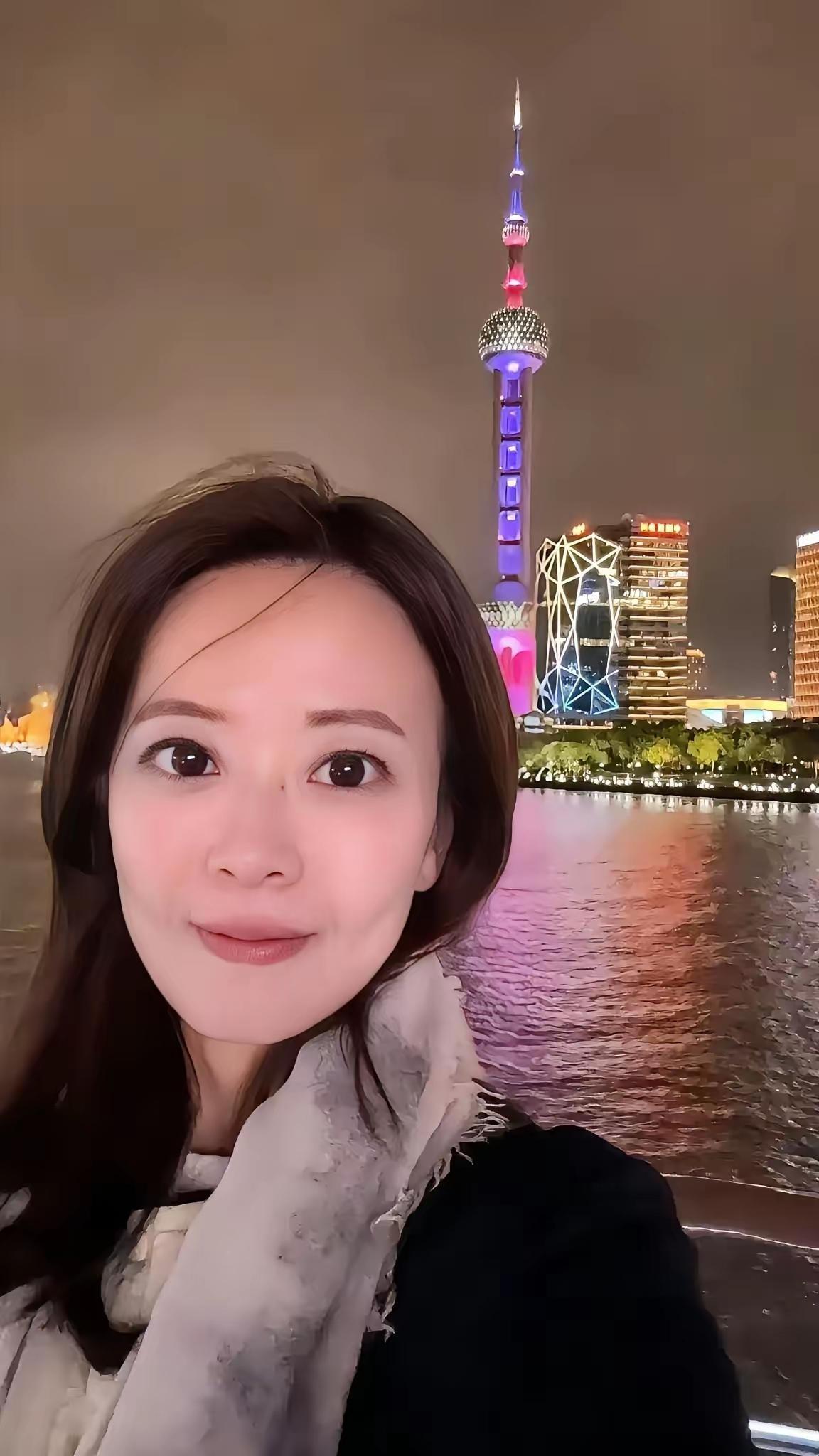 4月8日晚，正随团访陆的国民党发言人江怡臻在社交平台发文称：这是我第一次到上海。