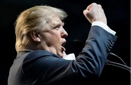 演都不演了，特朗普叫嚣和中国签协议就翻倍征税，首个受害者出现。 2026年初