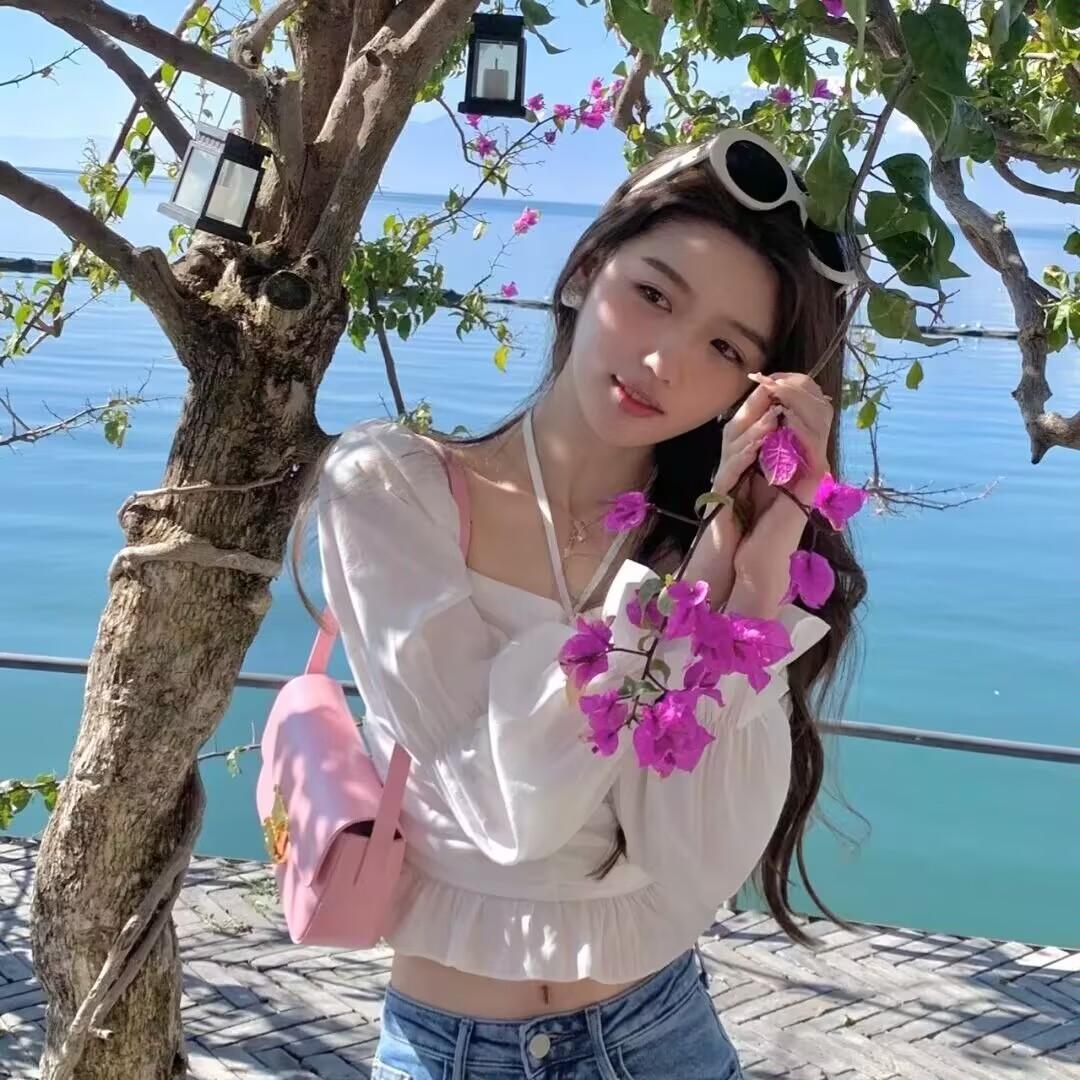 会养花的人，最会养自己的福气——————道家有言：花不择寒暑，人不避悲欢。世