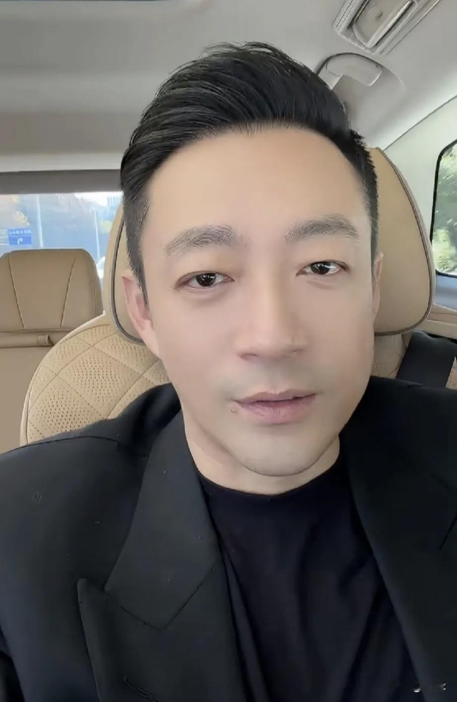 汪小菲更新了动态，说还没陪够孩子！两口子在湾湾陪了孩子两天，汪小菲说自己昨天