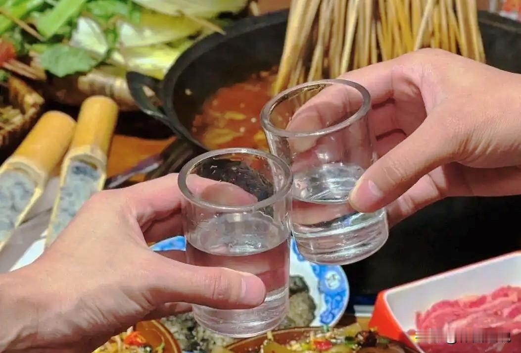竟然不用赔！河南南宫，男子和朋友一起出去吃饭喝酒，酒足饭饱后，朋友喊来女儿，将男