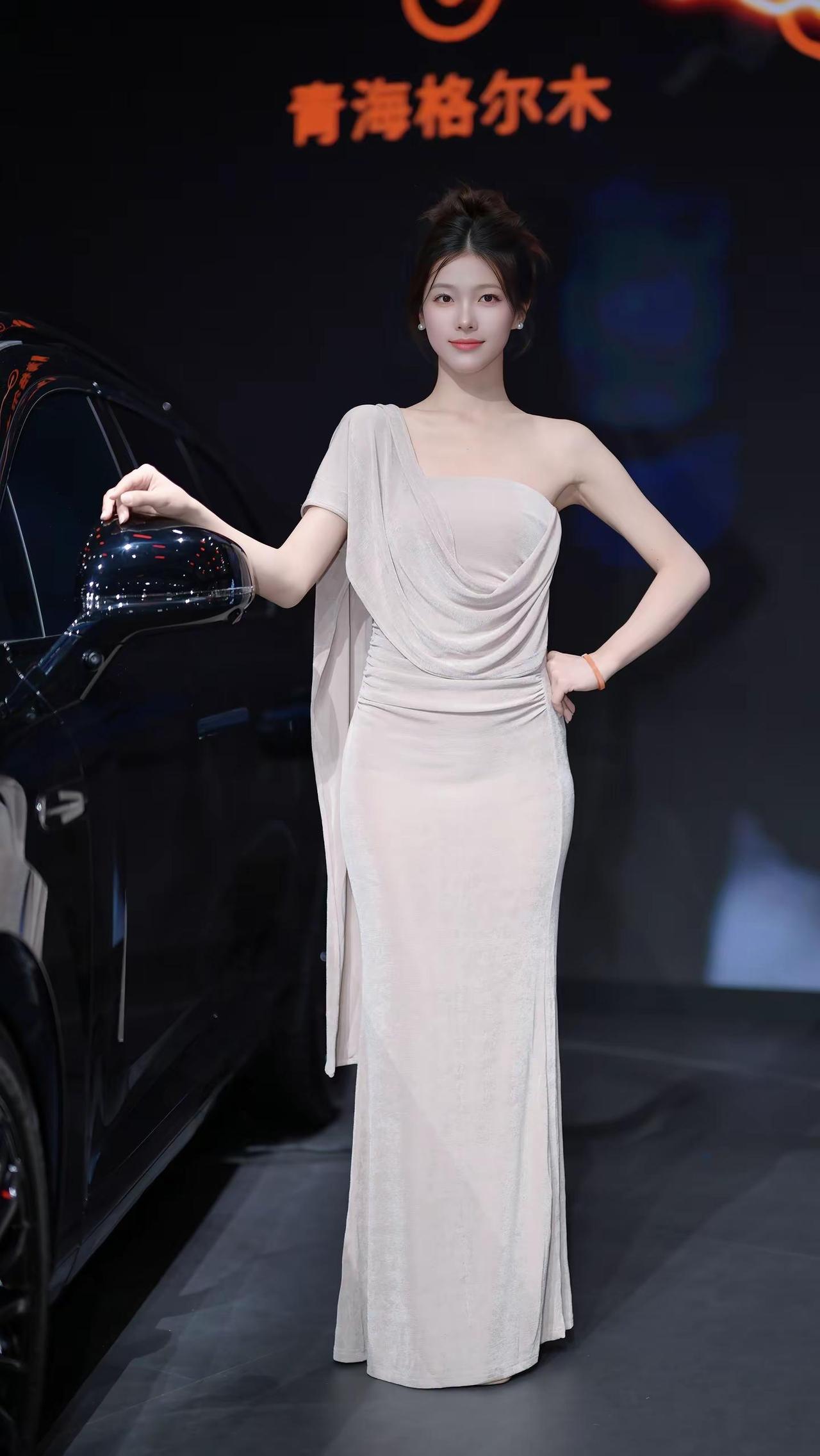成都车展。做个酷girl车模美女车模小姐姐