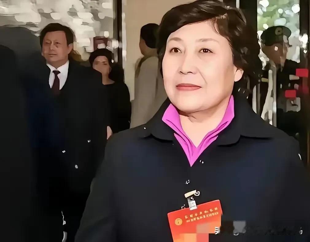 大寨精神是不是过时了？今年的人代会上，看到郭凤莲同志有个发言，说大寨二〇二