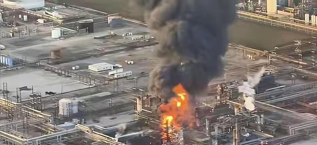 第80波打击！以色列防空被撕碎，林肯号航母遭袭，特朗普恼羞成怒