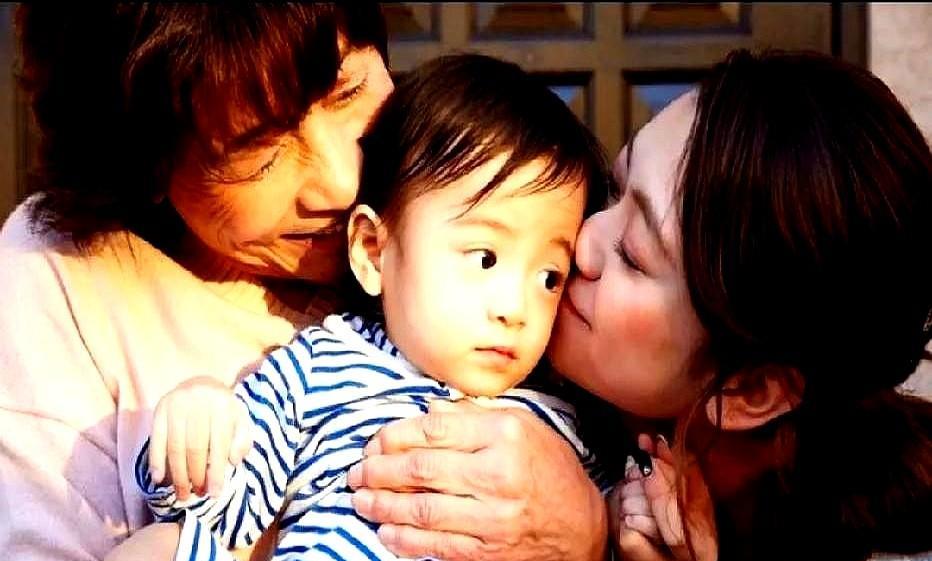 你们发现没有，凡是去儿女家带孩子的，无论是奶奶还是姥姥，往往过个一年半载的，不管