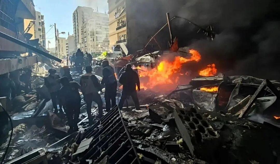 刚停火，以色列就制造超1000人死伤惨案，阿联酋突然轰炸伊朗？霍尔木兹海峡再度关