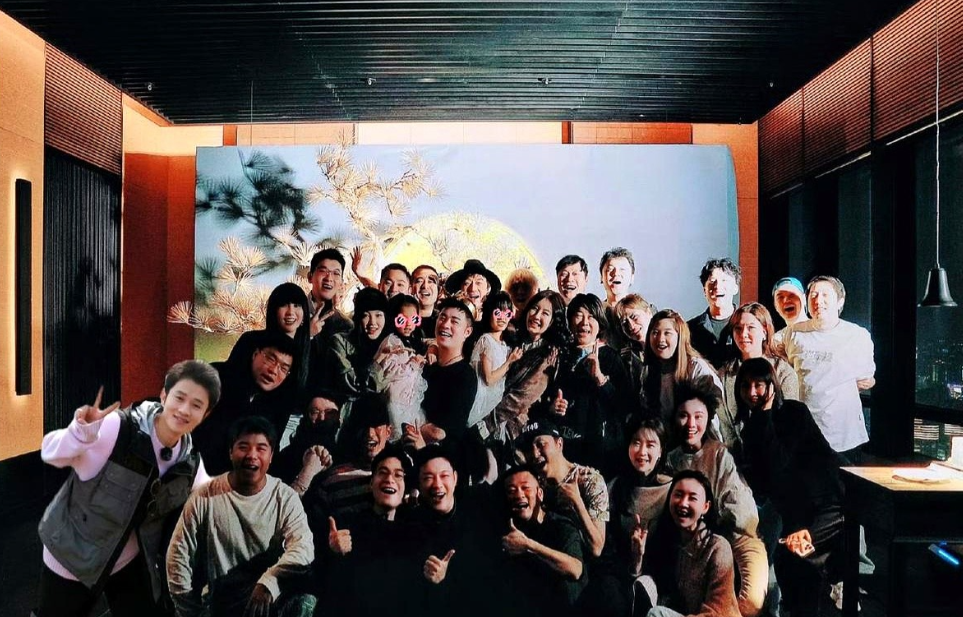 陈赫生日照惊现娱乐圈半壁江山！鹿晗躲角落真相曝光