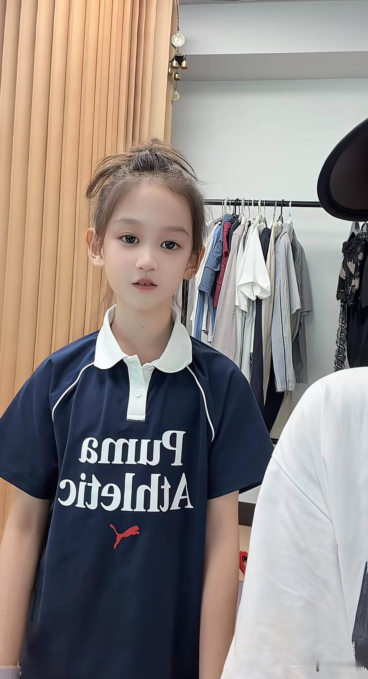 曹云金，引发热议。7月25日，40岁的曹云金，冲上热搜，这一次，不是因为恩师