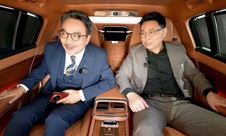 100多万，就有劳斯莱斯的享受。所以说，尊界S800这一波定位没错！
