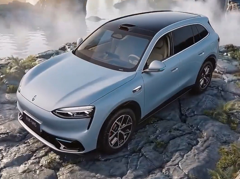 为问界新车预热，华为终端BG董事长余承东公布问界M6配备至少7款配色。橙