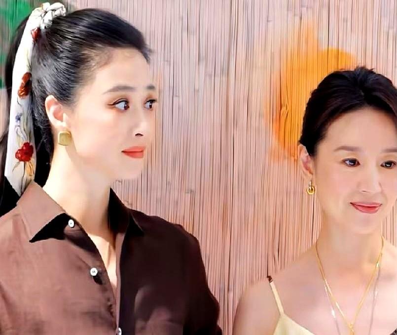 女演员是不是越瘦越好？蒋欣给出了不一样的答案。最近和董洁同框，她状态挺好，气
