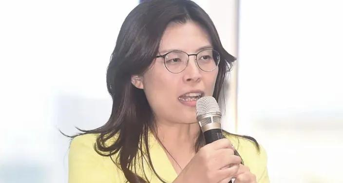 我就知道郑丽文会闲不住的，到了这个国民党生死存亡的时刻，郑丽文又站出来了，另辟蹊