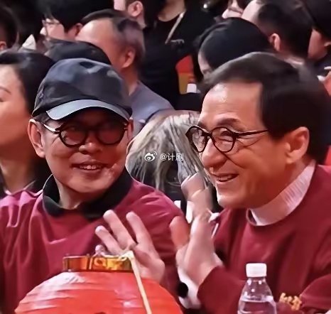 中国功夫、动作电影的两大灵魂人物成龙、李连杰罕见同框。今年春节档，李连杰参演了《