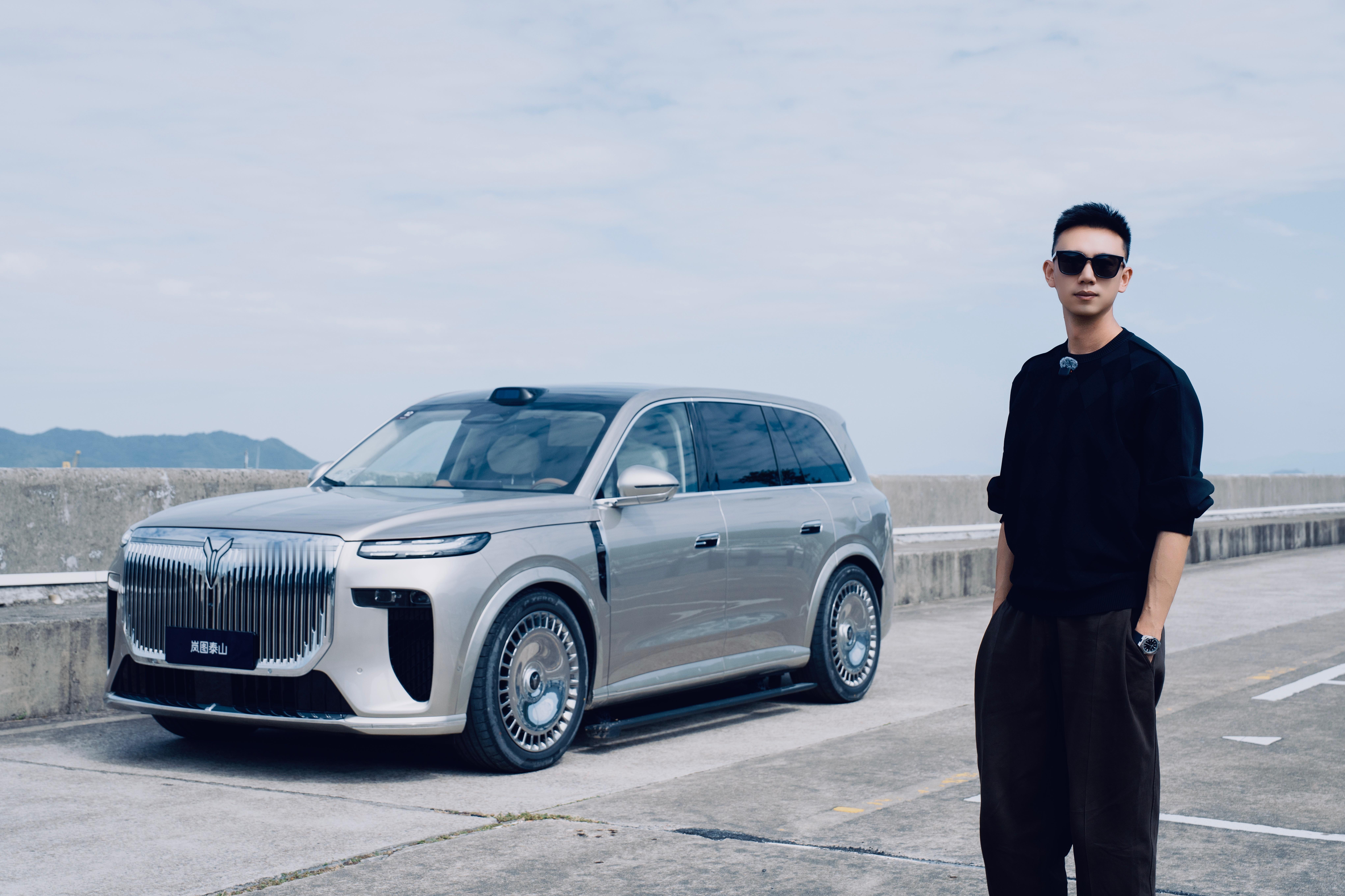 和岚图泰山来一组合拍这气场太足了，喜欢吗？