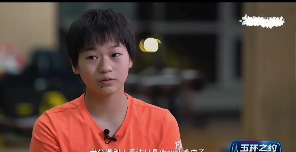 被骗了全红婵根本不傻看了她的一个采访。主持人问她：大家都叫你……天才！话