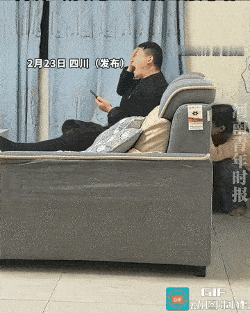 三个女孩一起整蛊爸爸。三连击，防不胜防，恐怖片也不过如此。说实话，这真的会被吓