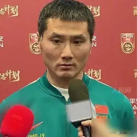 邵佳一带队的三大致命问题：1球员心理建设不到位作为一支全新的国家队，球员