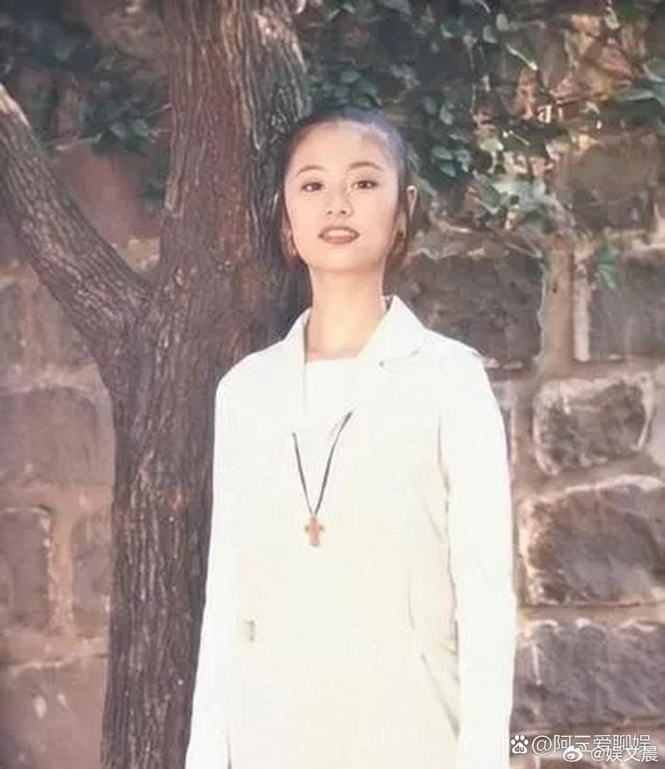 林心如17岁杂志旧照也太灵气了！清纯又灵动，完全是少女感天花板～