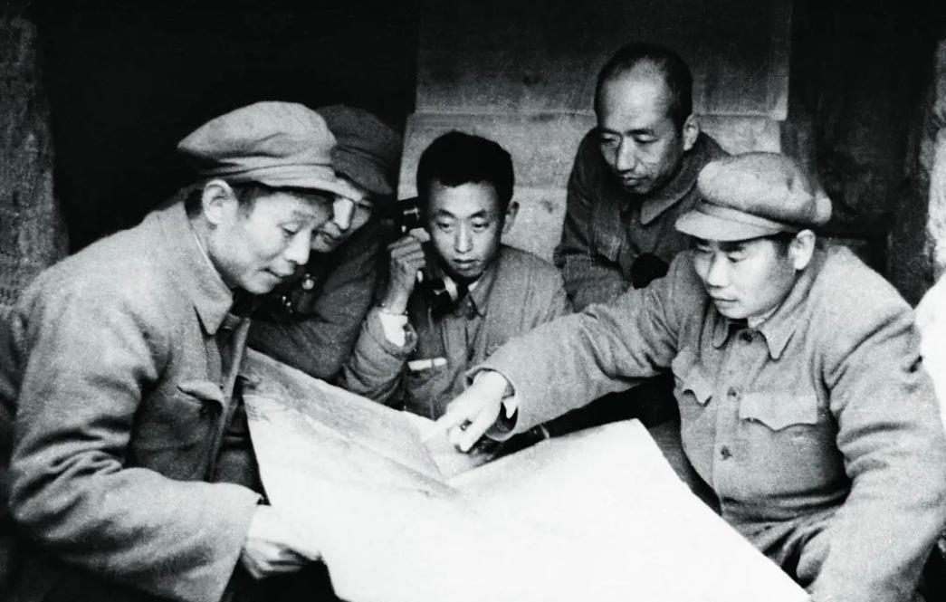 平津战役前夕：高碑店的一声枪响，7000王牌军死绝，友军就在旁边搬着板凳看戏