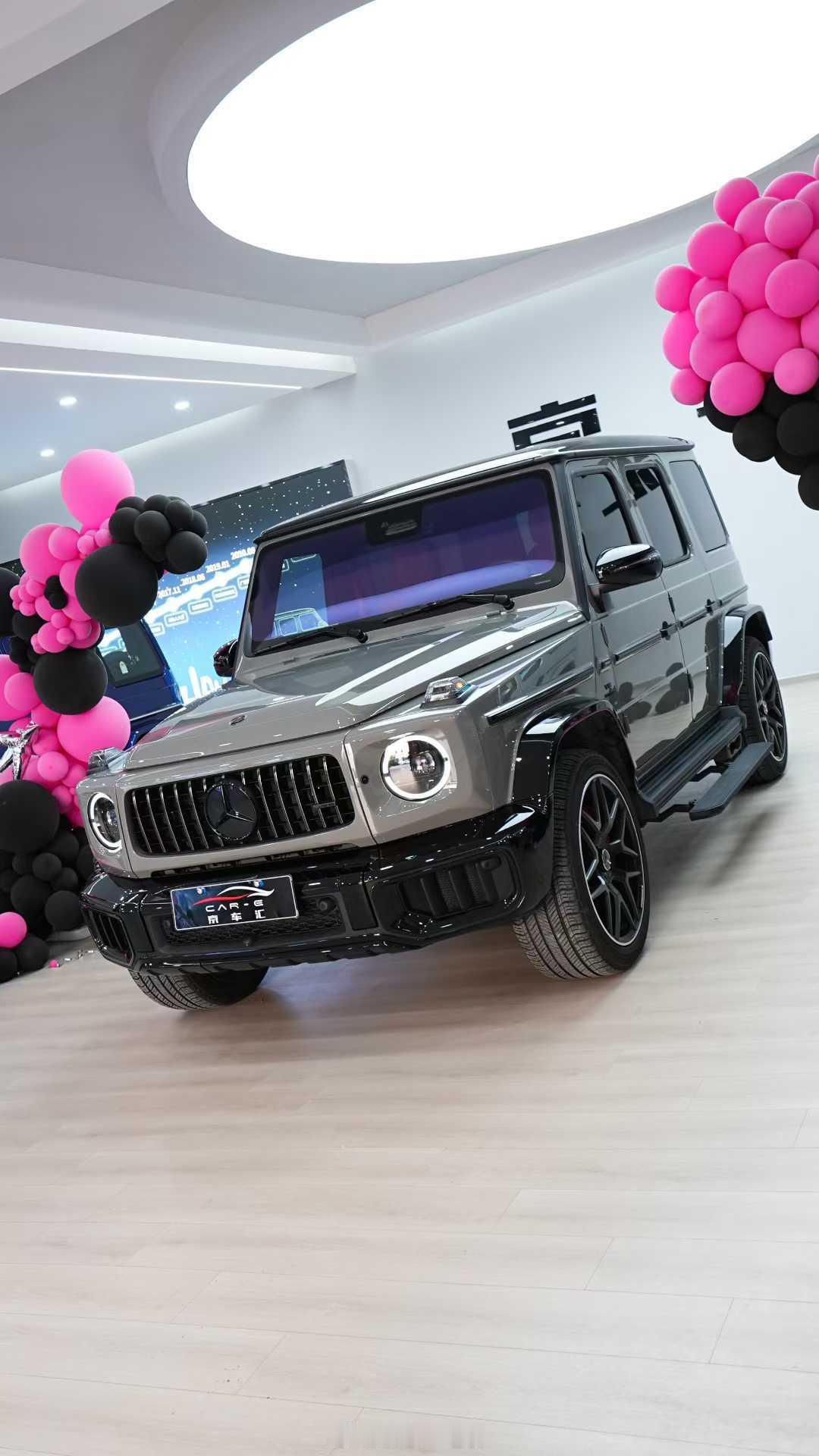G500升级暗夜套件G63熊猫配色实用配置全部安排上车G63包围暗夜灯光包打造