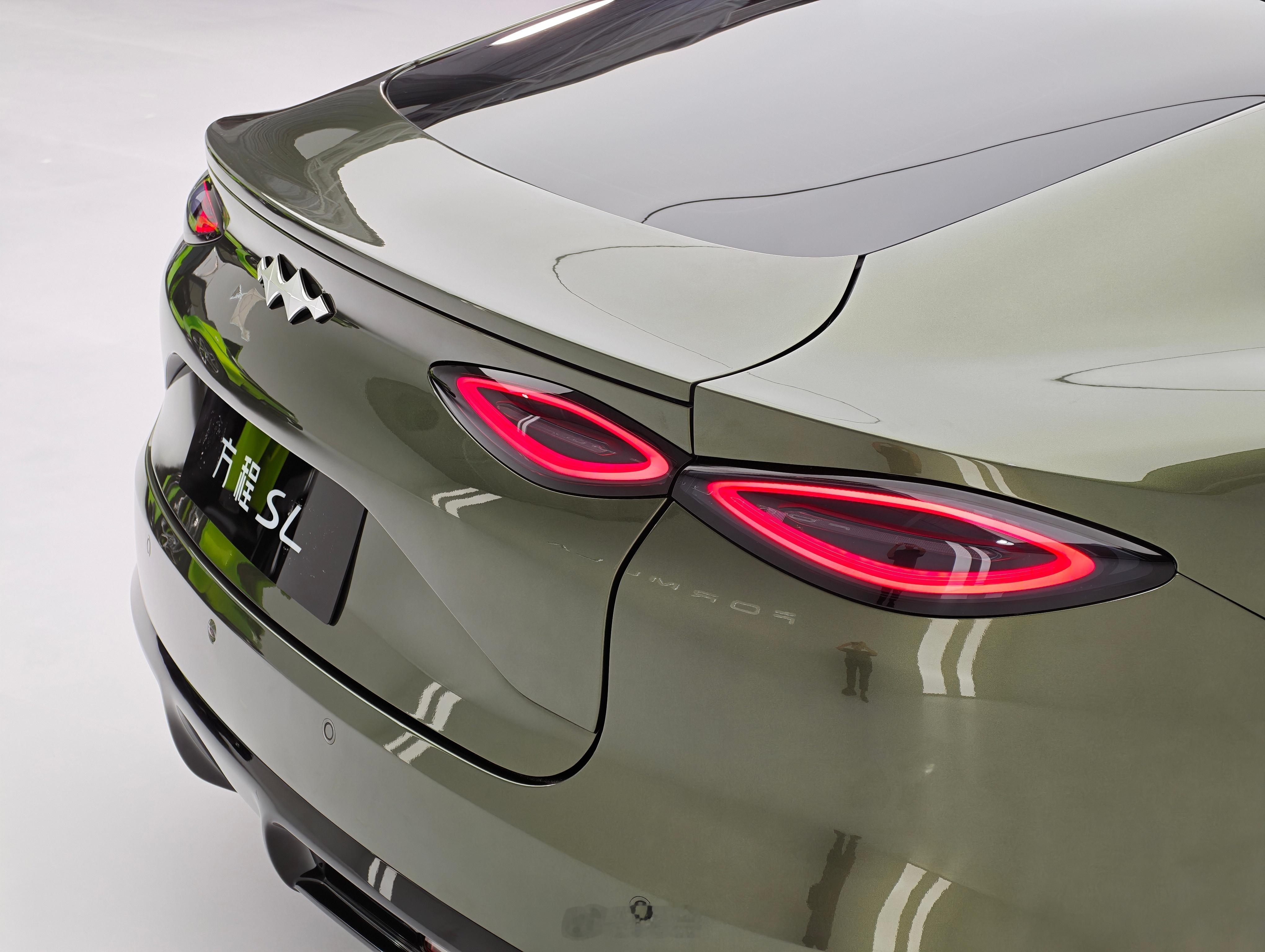 方程豹的轿车实车长这样！不叫方程9，也不叫镁9，名叫方程SL，预计今年8月上市