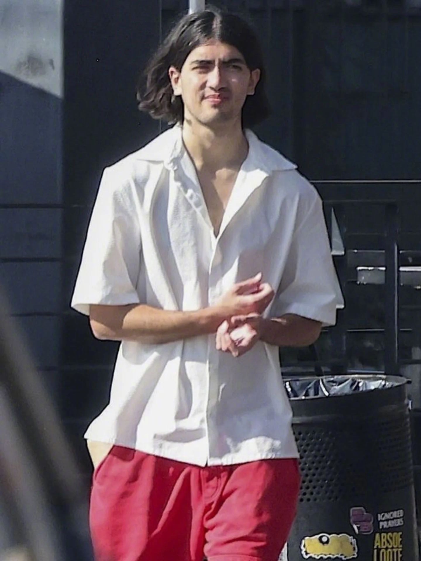 天王迈克尔.杰克逊的小儿子23岁的毯毯BlanketJackson近日罕见外出