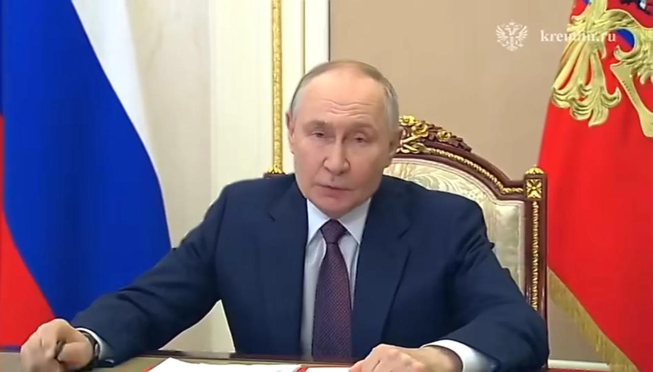 美欧互撕，俄罗斯自然是喜闻乐见，并且在进行拱火，让美欧撕得再厉害一些。俄罗斯总