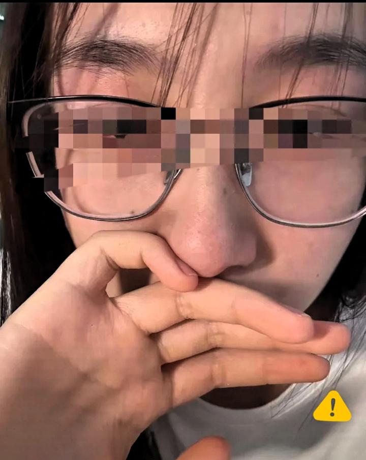 我闺蜜前阵子永远离开了我们。不为钱，也不为感情，就是因为她去年查出得了抑郁症。昨