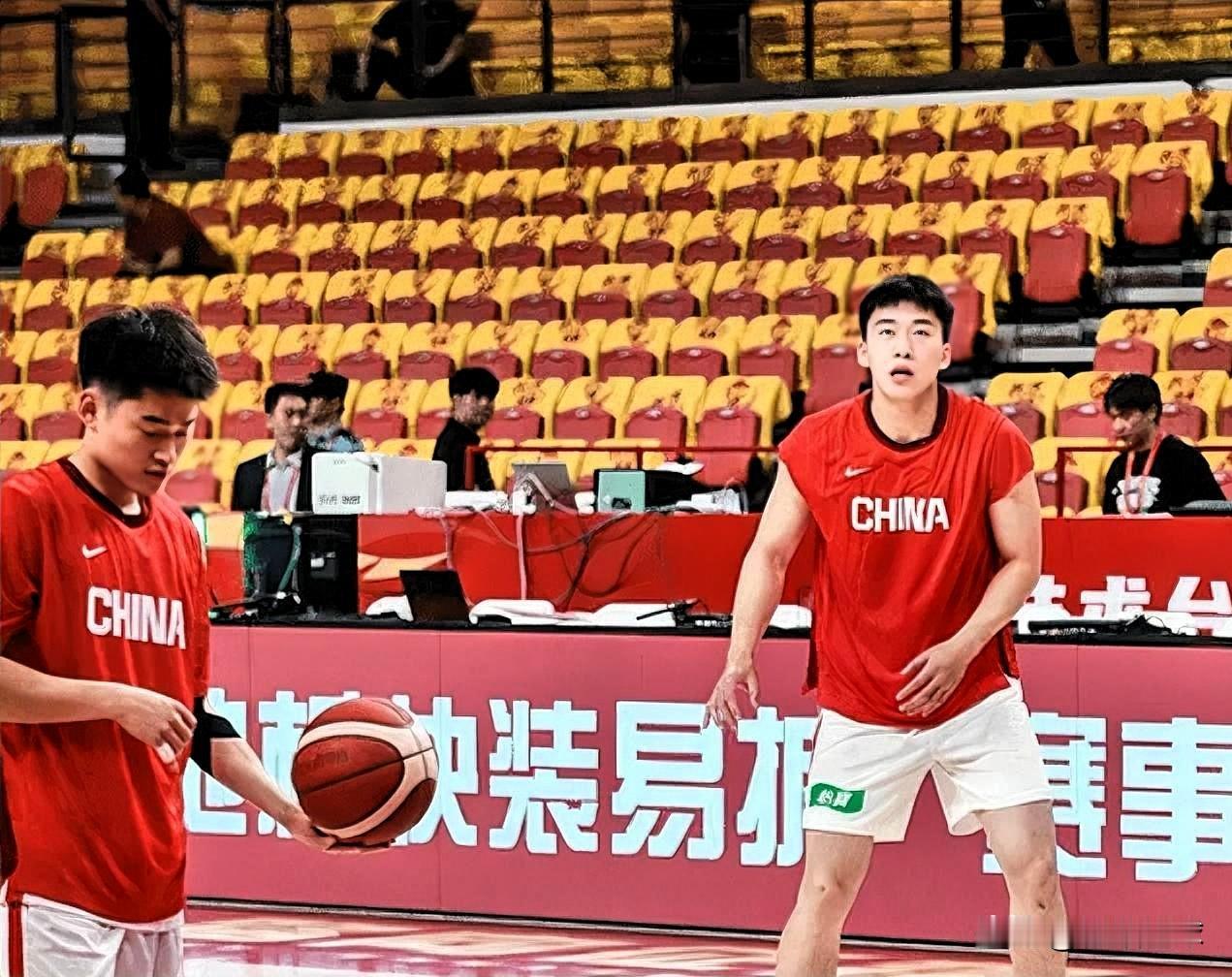 高级货！王俊杰18+14统治禁区，中国男篮锋线终于等来真答案中国男篮82-7
