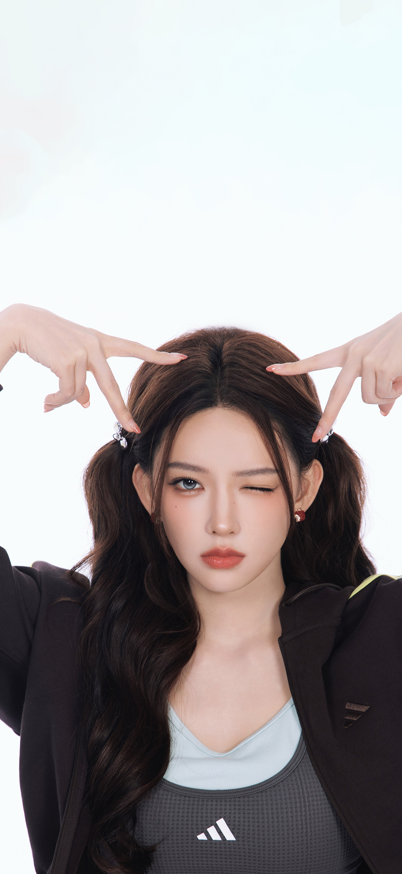 程潇壁纸卷发双马尾棒球少女，元气登场，可盐可甜。#程潇#​