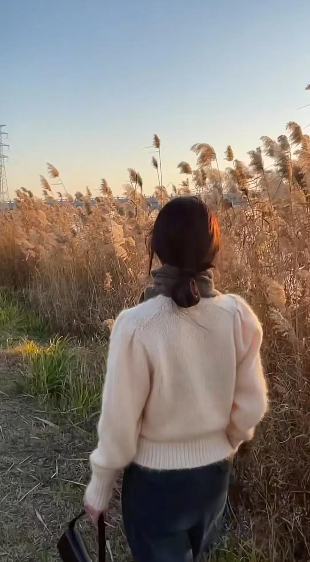 一楼天天传出孩子声嘶力竭的哭声，我实在忍不住敲开了102家的门，敲了很久也没有人