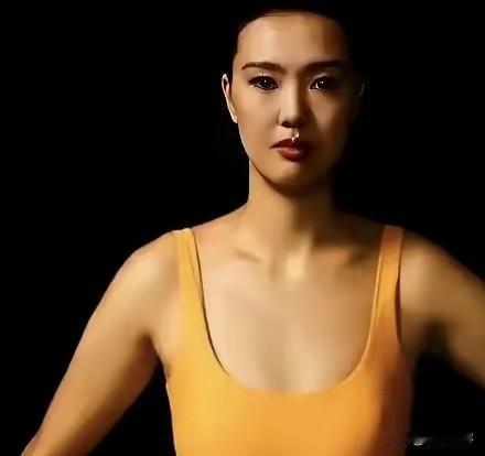 贺希宁坐进女排看台，大家先想到张常宁。不是因为张常宁这次在名单里也不是因