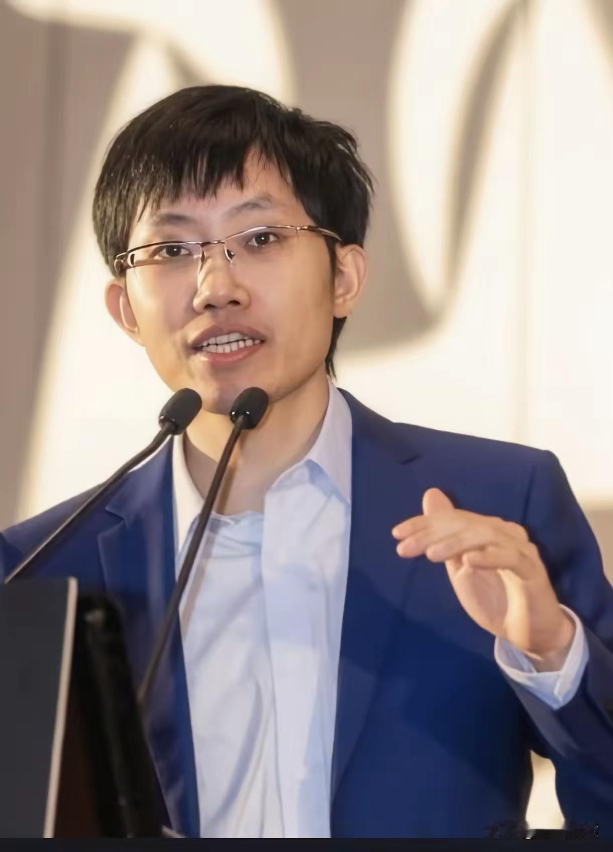 DeepSeek这波属实是震撼到我了！彭博更新富豪榜，DeepSeek的梁文锋身