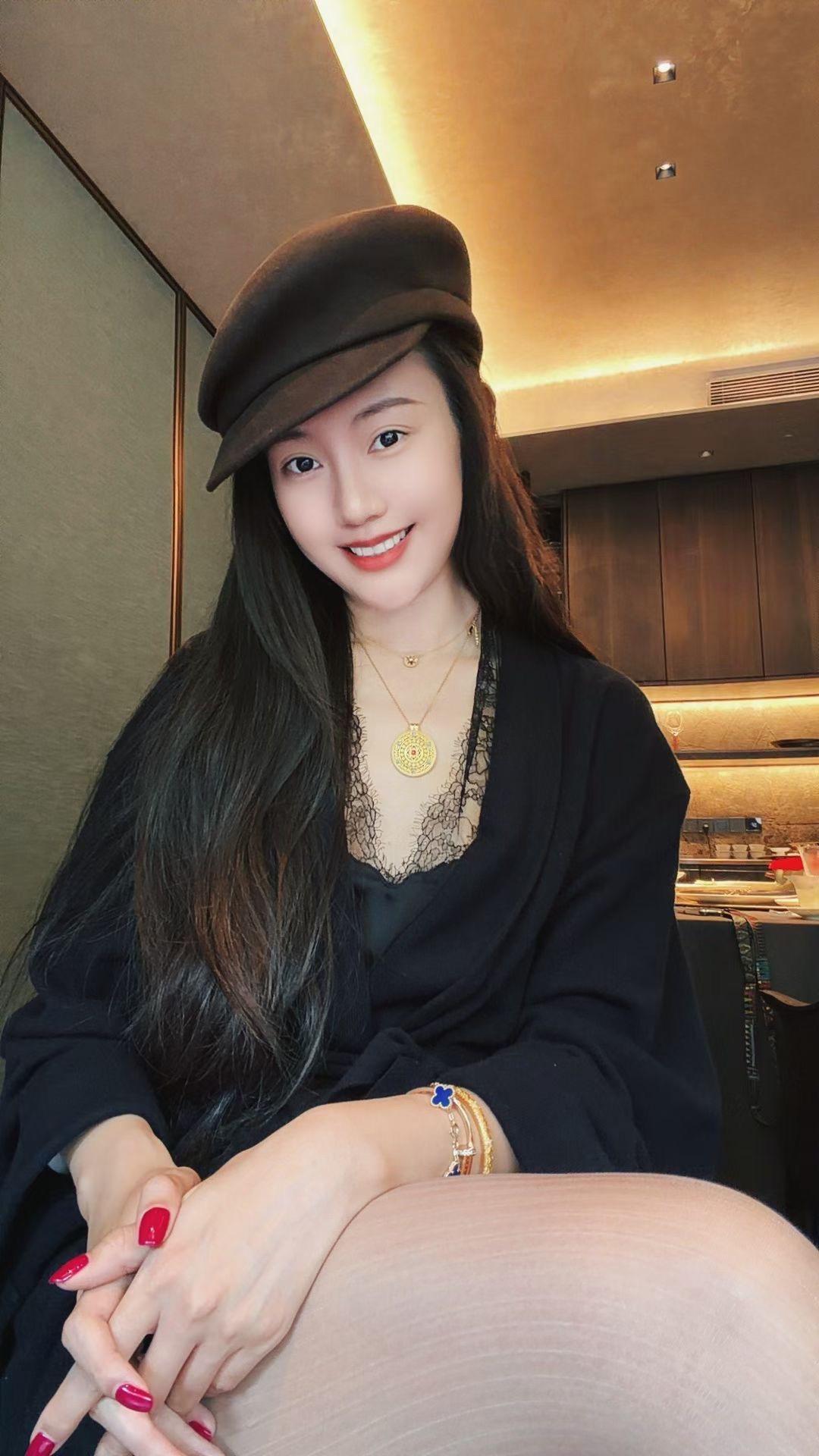 谦卑又傲慢 随性又神秘