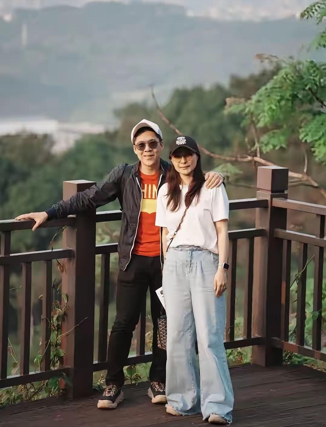 霍启刚，高调发文！4月7日，霍启刚突然在香港社媒高调发文，他大方公开分享了多张