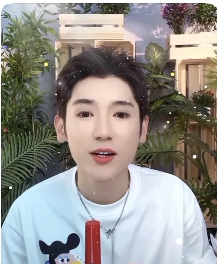 听说了张兰旗下几个大主播离职的消息，确实也好长时间没看到他们了！乐乐自己开了橱窗