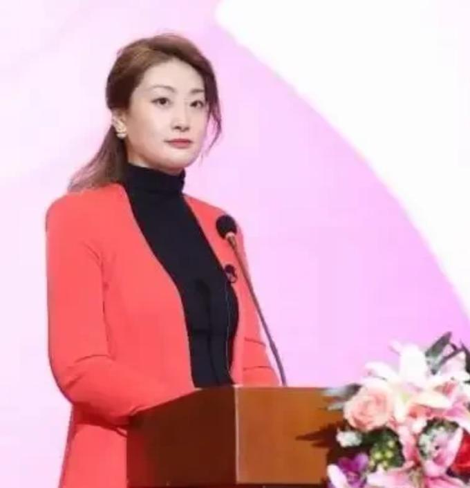 一千万能买来“格局”？宗馥莉又一次让人服气！香港火灾后，企业捐款榜单刷爆网络