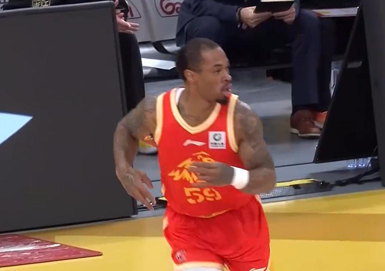 都想回家过年！CBA联赛杯，发生了罕见的一幕昨天，CBA联赛杯四分之一决赛，全