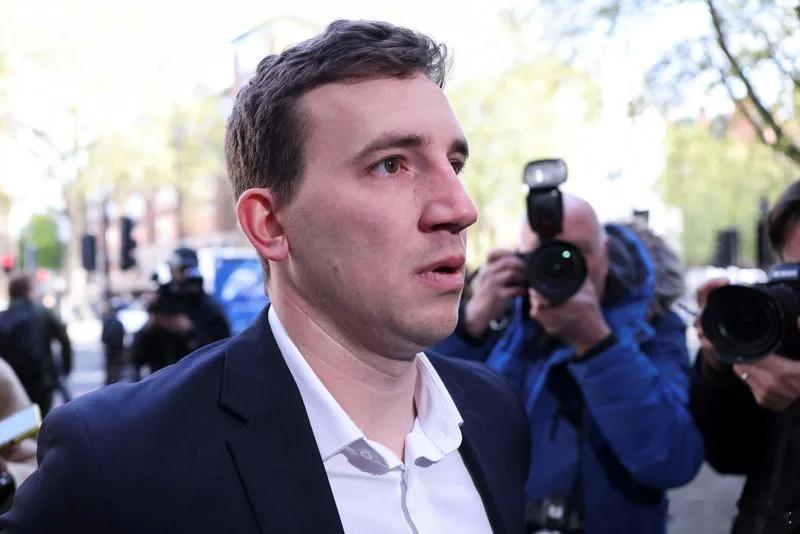 【英国政府称其不应为“中国间谍”案审判失败负责】[政治迫害，Shame！]（路透