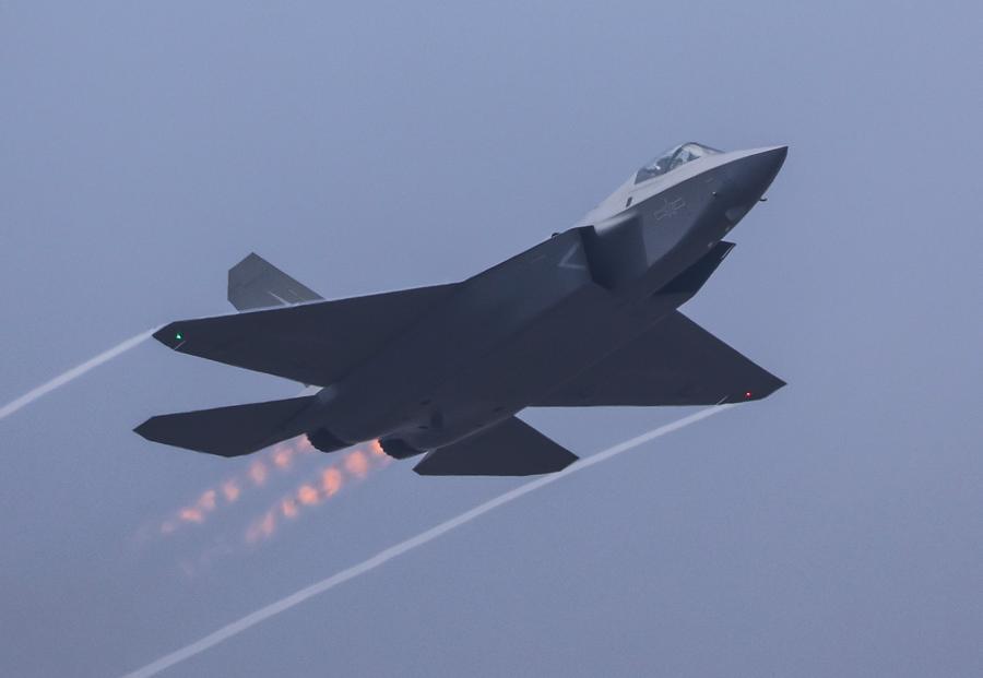 美军曾大放厥词，宣称一旦爆发空战，中国三千架战机形同摆设。他们还拿老旧的歼6、