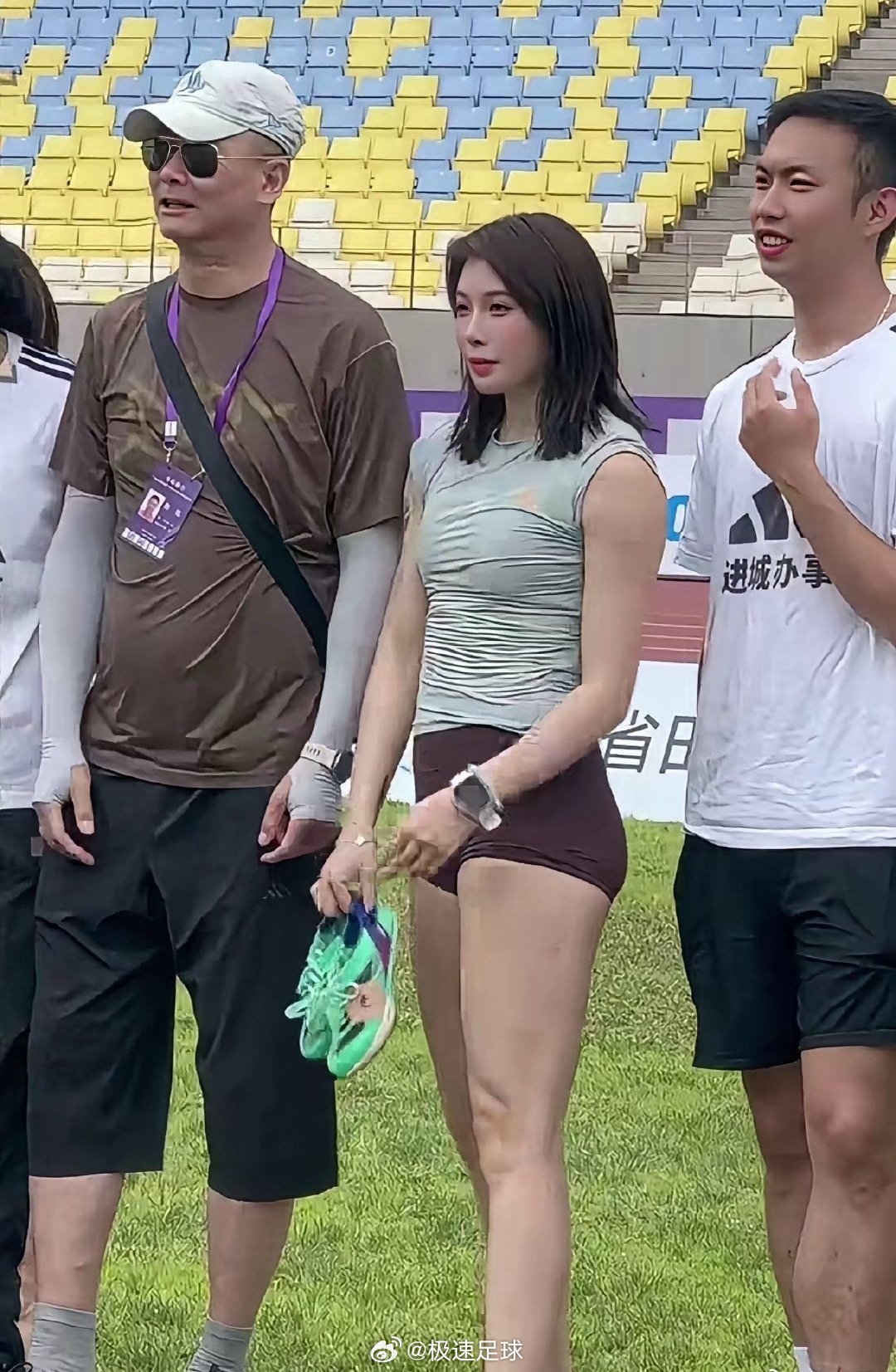 吴艳妮吴艳妮是专业田径运动员，全身的肌肉看起来非常健康强壮！！中国田径梦之队