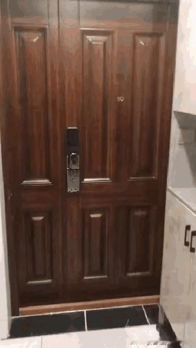 这门必须开，无论门外面是谁。