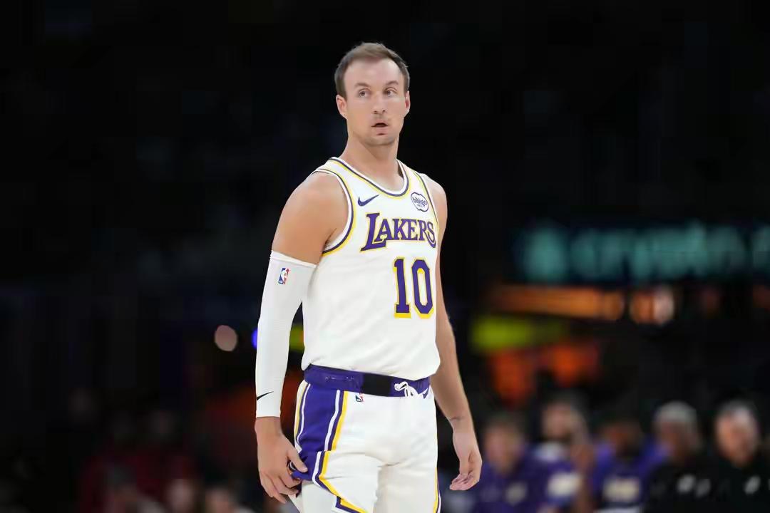 他的技能包究竟藏着什么？球迷呼吁湖人留下此人！交易得到肯纳德时，我们只知道他是