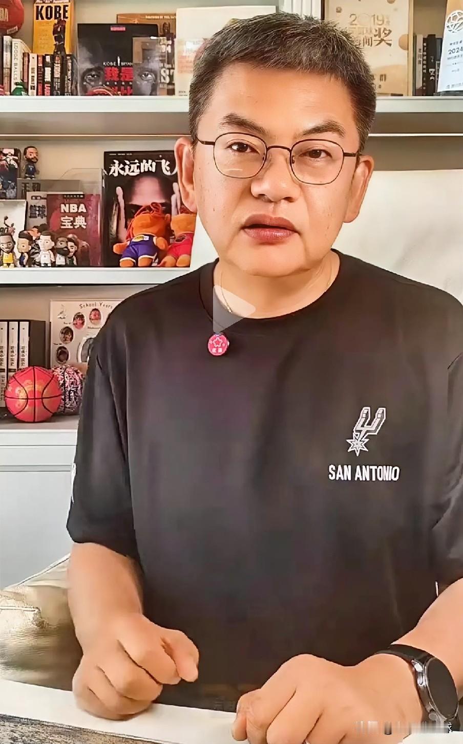 虽然苏群赛前的预测不准，但赛后的总结很到位呀。因为马刺赢了抢七，所以苏群赛前