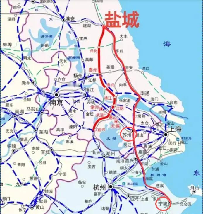 苏州市境内一共有十四座客运火车站，但是没有一座类似南京南站与上海虹桥站那样的超级