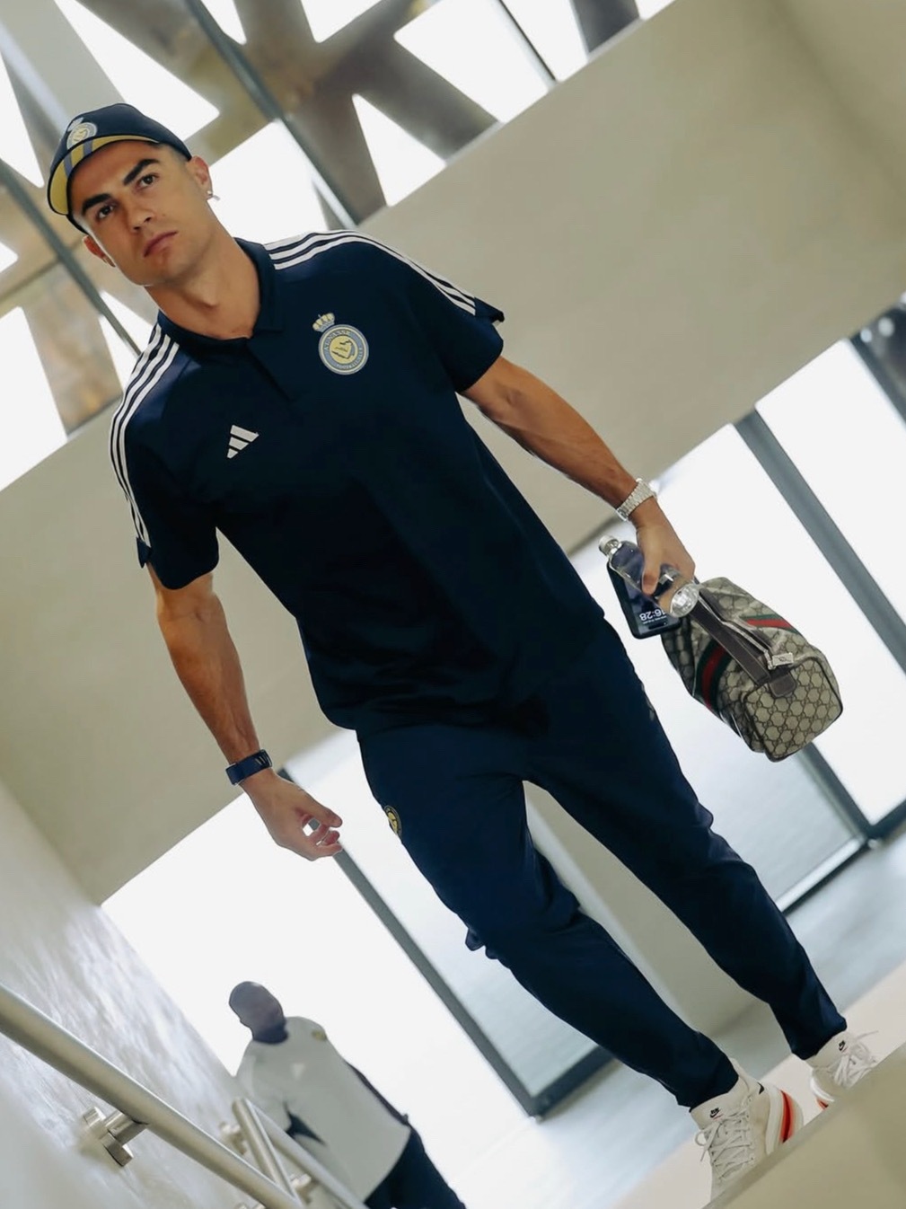 今天是队服套装了