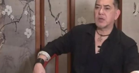 看黄秋生最近的状态真的唏嘘。当年演技封神拿奖拿到手软的人，现在要靠找圈内人借钱过