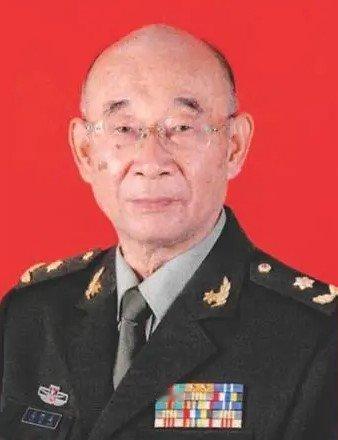 高伯龙（1928年6月29日—2017年12月6日），广西岑溪人，出生于南宁，中