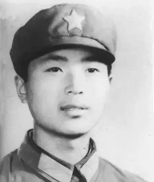 1985年，17岁的顾克路，被越军炮火炸成两截，但他还在战斗，最终因失血过多牺牲