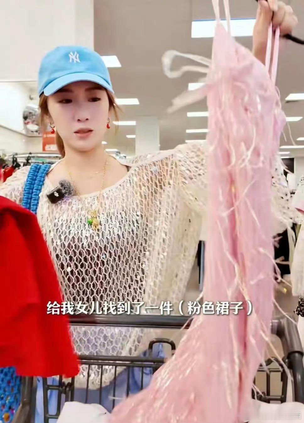 李念带3个孩子去美国，给13岁女儿买打折裙子，三代人同住大别墅